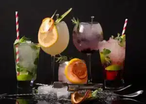 Koktajle z nalewek – pomysły na domowe drinki z naturalnych składników.