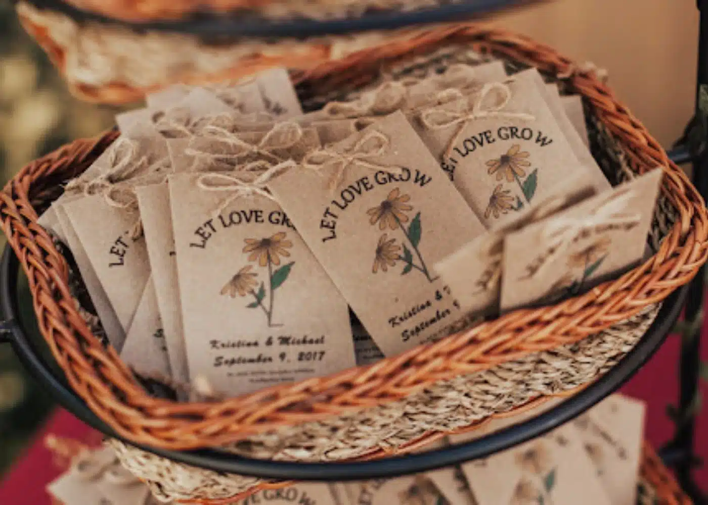 Nasiona z etykietą Zasiej miłość na wesele.